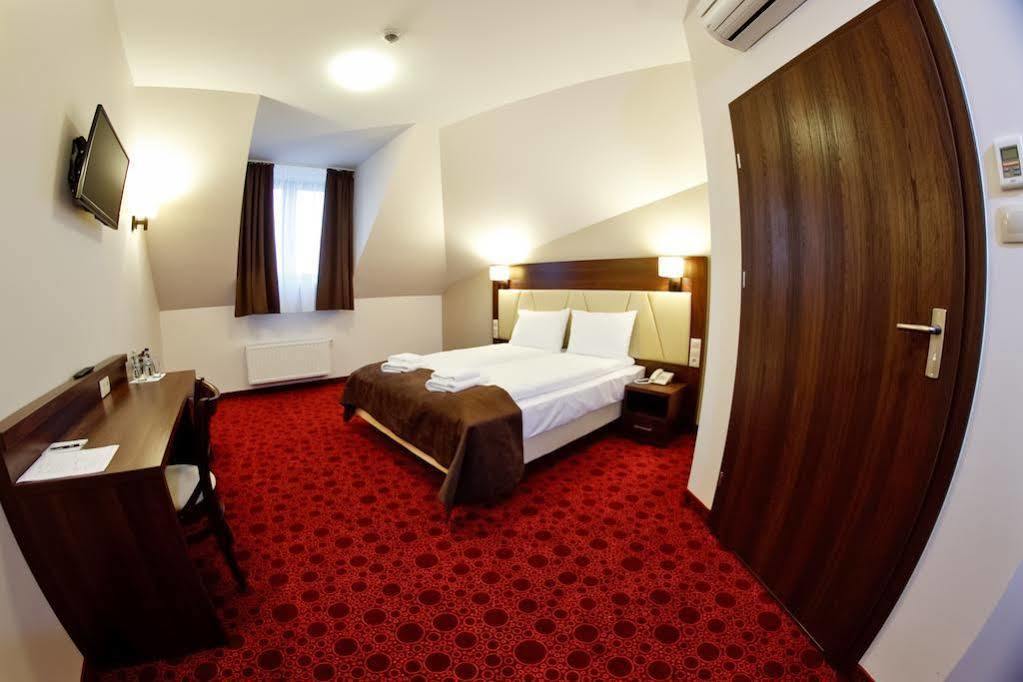 Maly Rzym Hotel Сандомир Екстериор снимка